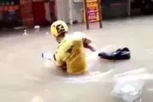 广州外卖小哥跳水勇救6岁溺水男童
