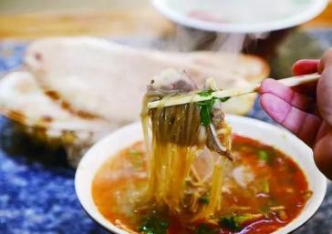 小伙豪饮火锅汤后痛风发作无法行走