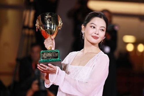 辛芷蕾拿影后 VOGUE主编评论区沦陷