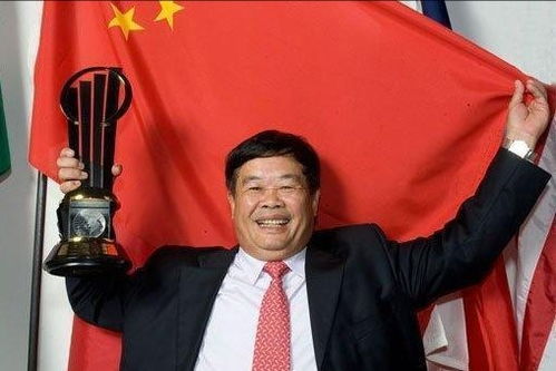 曹德旺现身福耀科技大学开学典礼