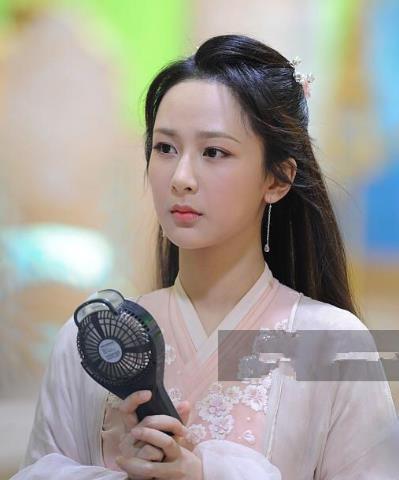 杨紫获白玉兰视后争议不止